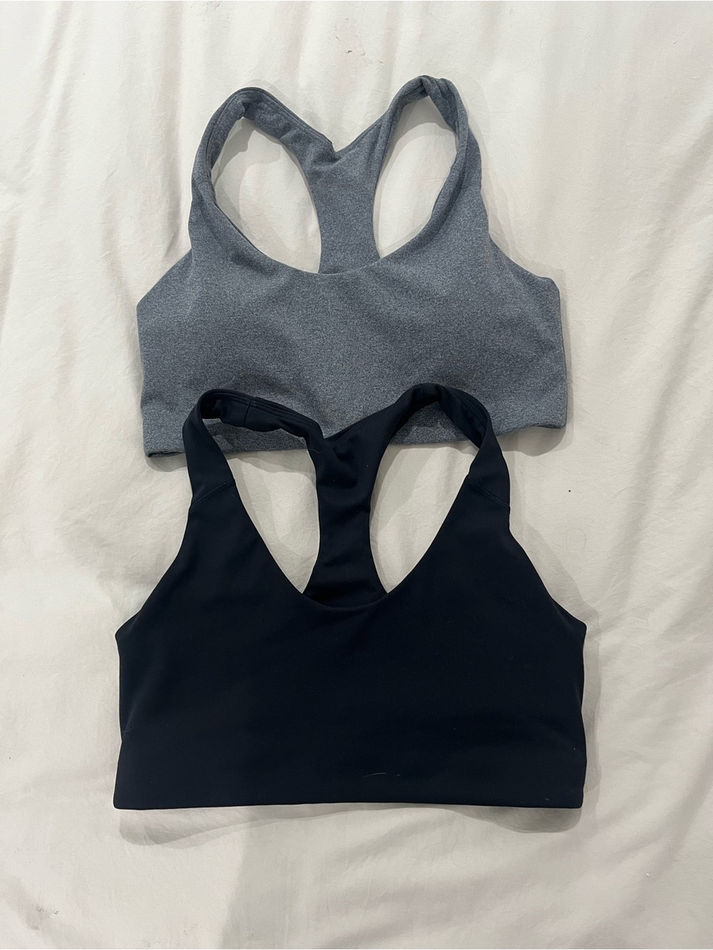 Old Navy Racerback Seamless Sports Bras in Gray and Black